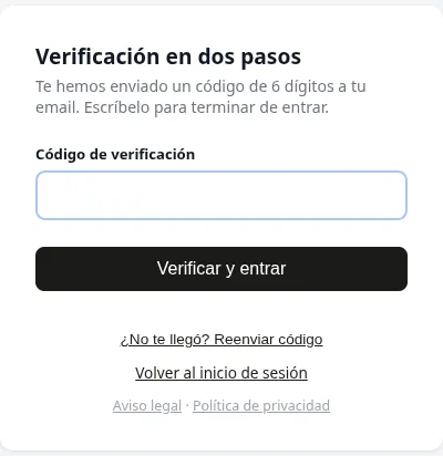 Pantalla de verificación en dos pasos: código de seis dígitos enviado por email